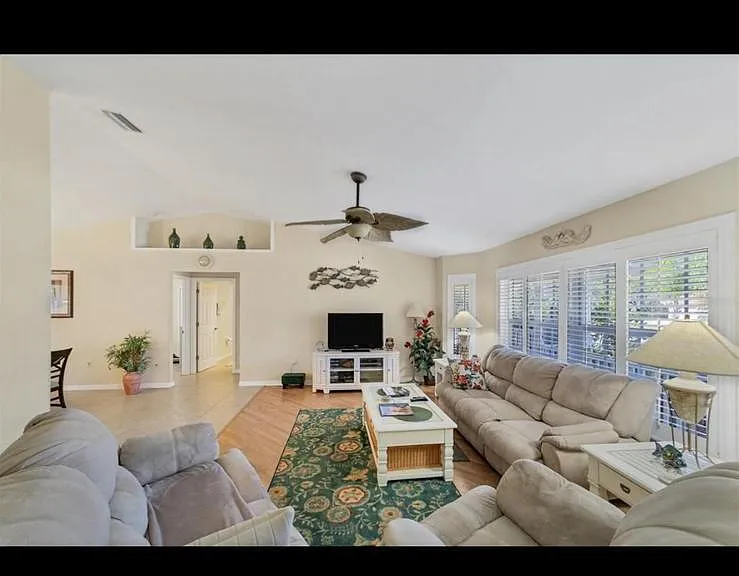 18327 Lamont Ave — Photo 1