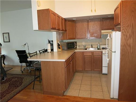 3rd image of 413 W 47th St APT 3B