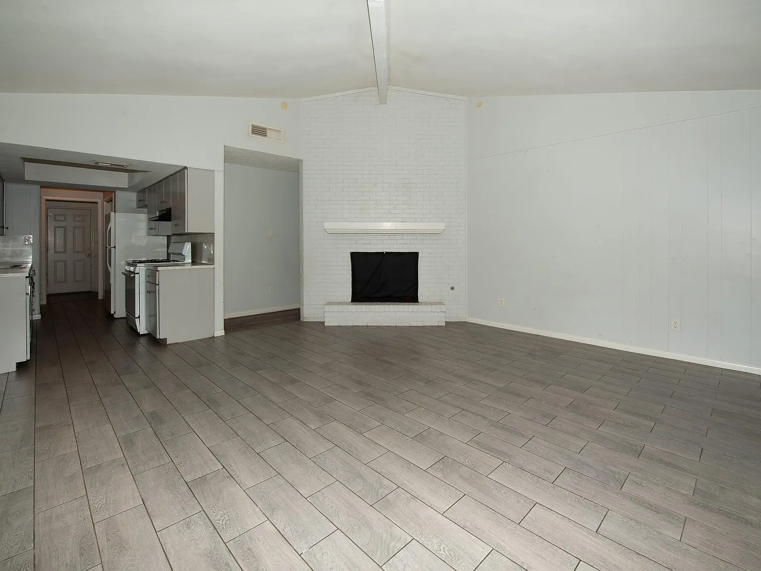 3 bed, 2.0 bath, 1100 sqft, $1,600 — Photo 4