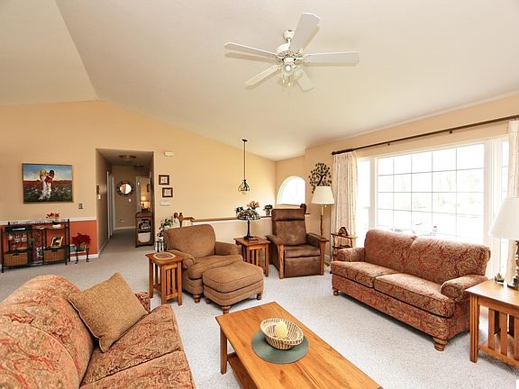 3rd image of 2568 Apple Valley Dr