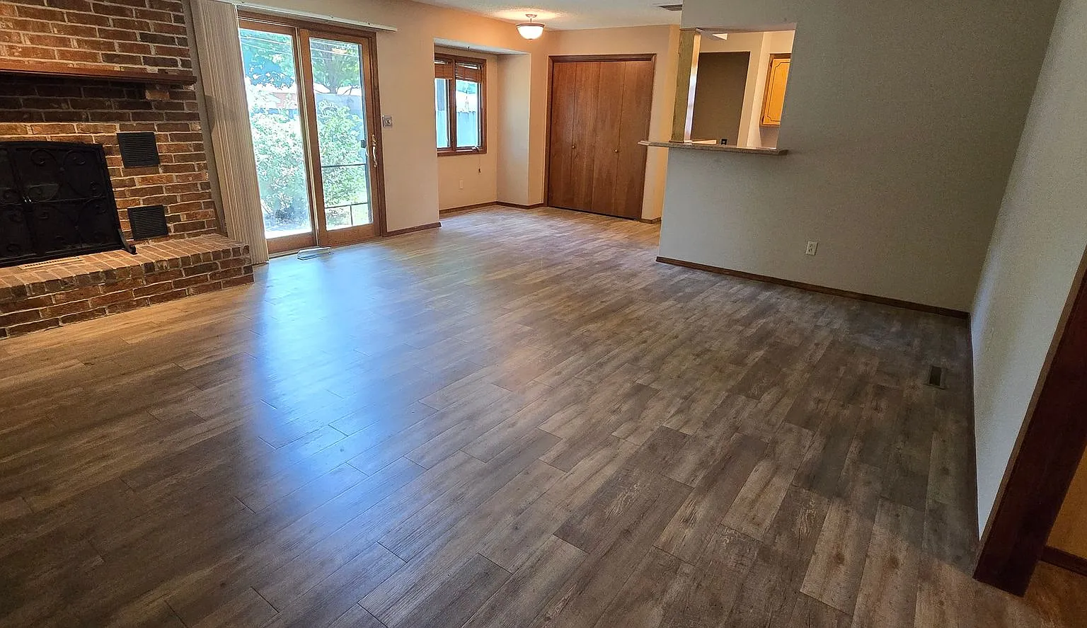 3 Bedrooms 2 Baths! Glendale School district! $1395 — Photo 2
