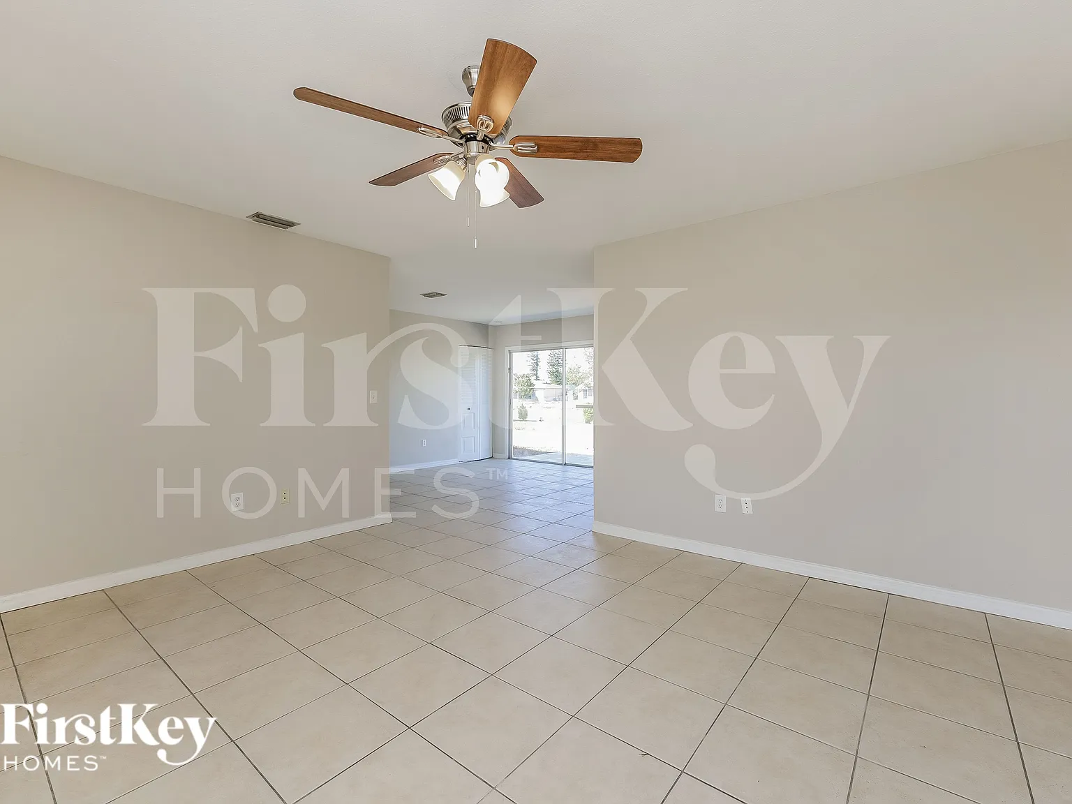 2 bed, 2.0 bath, 911 sqft, $1,460 — Photo 4