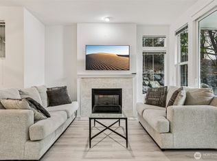 23760 SE 52nd Lane #14-1, Issaquah, WA