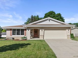 5755 Rochelle Dr, Greendale, WI 53129