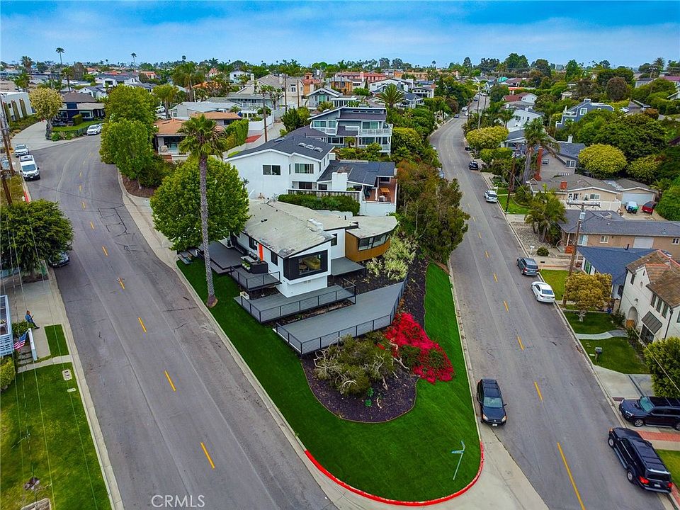 1st image of 300 Holmwood Dr