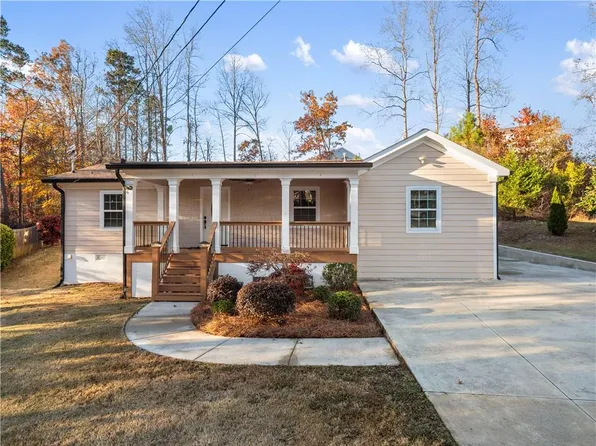 1362 Craig Dr, Sugar Hill, GA 30518