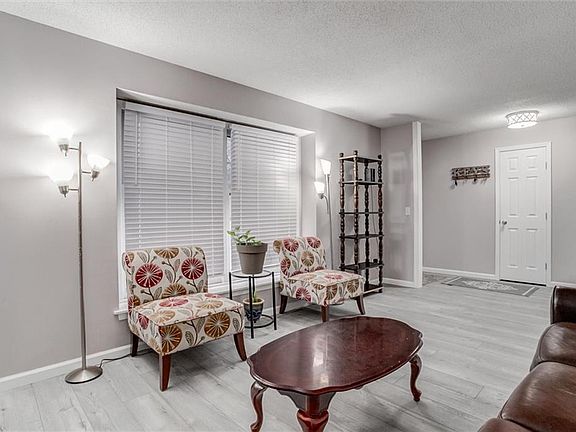 5th image of 8525 Hawthorne Ave