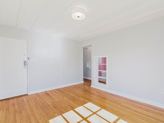 2nd image of 3901 Maplewood Ave #B