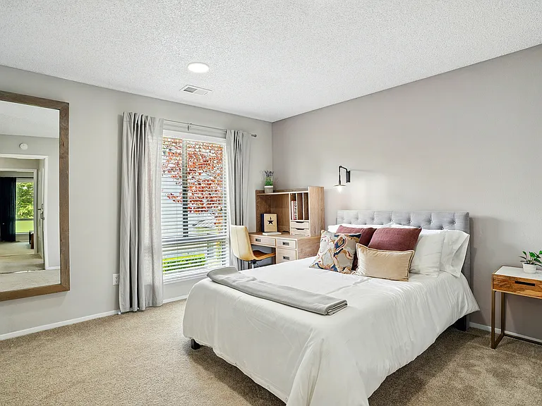 The Grove Luxury Apartments — Photo 40