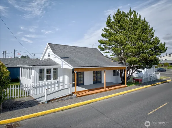 106 5th Street SE, Long Beach, WA 98631