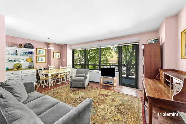 Sold by Triplemint | media 17