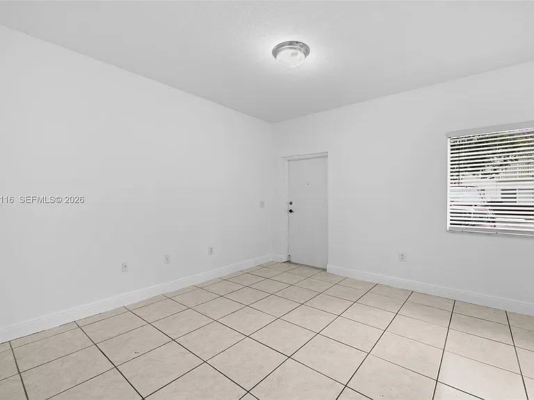 2421 W 78th St #104 — Photo 11