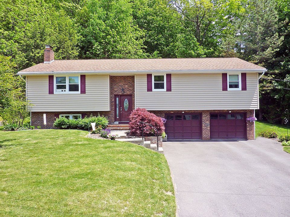 1st image of 10 Arbutus Ln