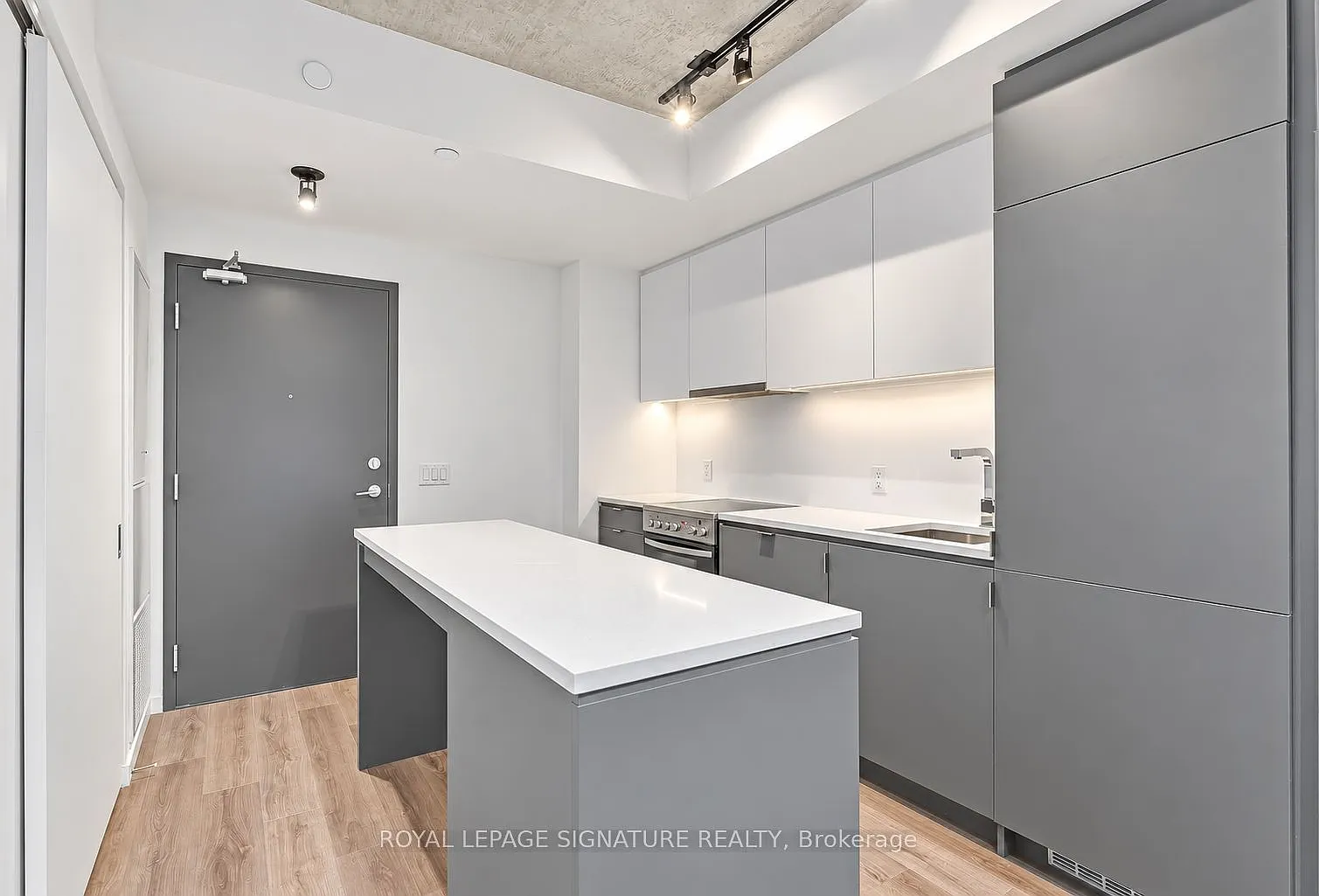 7 Smith Cres — Photo 4