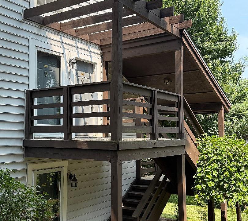 2nd image of 10088 Oakton Terrace Rd