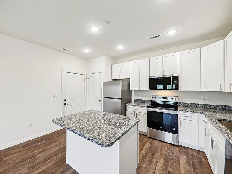 Thornwood Apartments — Photo 19