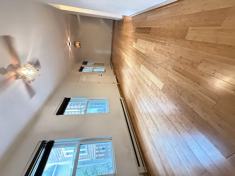 2016 W Charleston Ave #1R — Photo 6