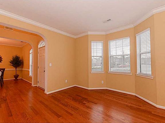 4th image of 3036 Beaden Dr