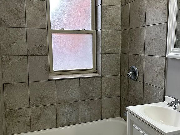 5th image of 40295-40295-2 E West Melrose St #2E
