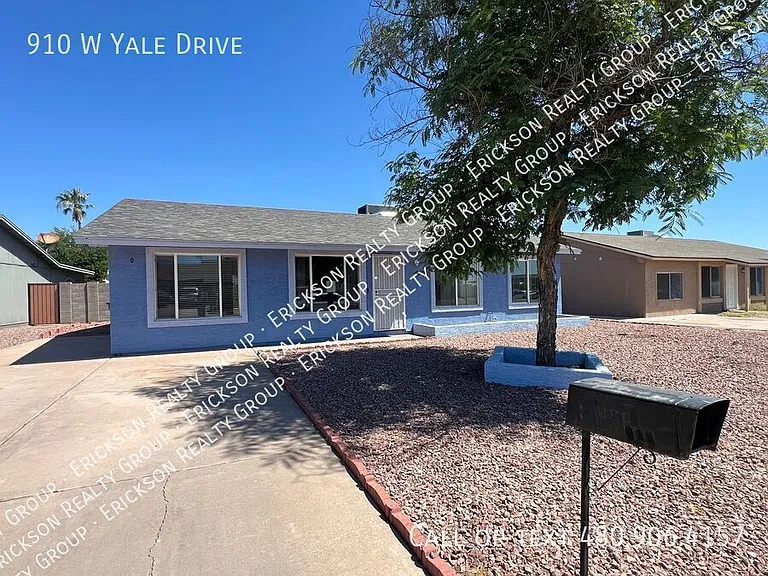 910 W Yale Dr — Photo 1