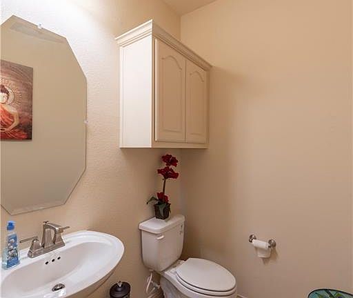 5th image of 3104 Lakeview Blvd