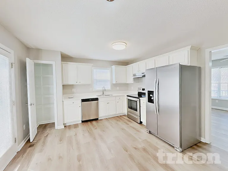 701 Avondale Dr — Photo 4