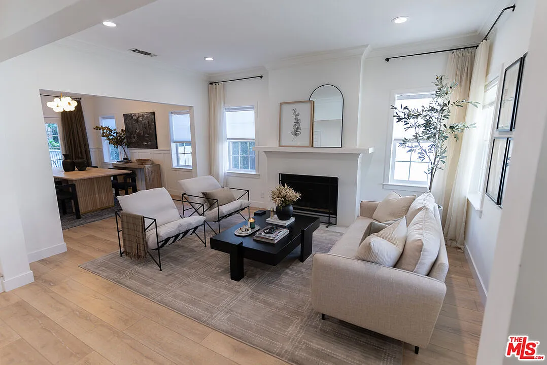 4 bed, 3.0 bath, 2588 sqft, $9,950 — Photo 3