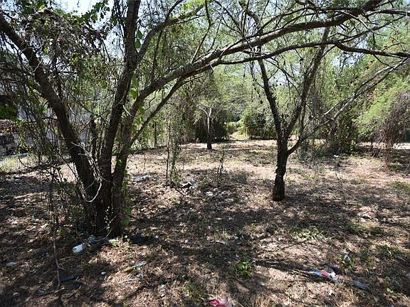 3rd image of 610 S Atascosa St