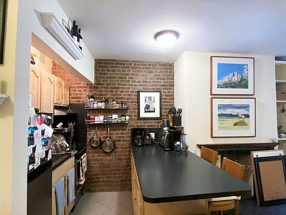 2nd image of 42 W 85th St APT Gr