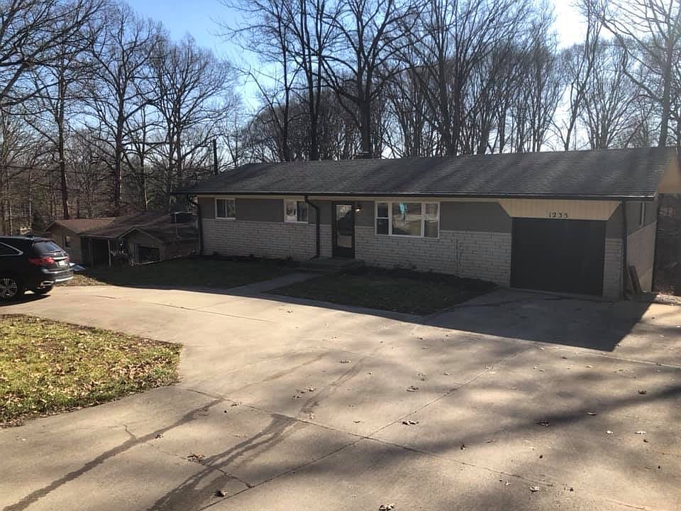 Maintenance free Ranch style