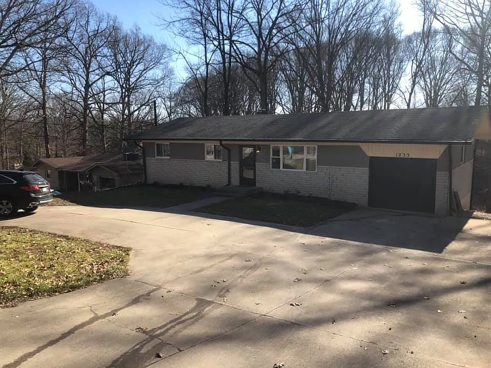1235 N Shore Dr photo 1