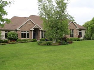 1325 Connemara Ln, Oregon, WI 53575