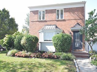 7376 197th St, Fresh Meadows, NY 11366