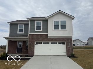 2109 Boxwood Dr, Greenfield, IN 46140