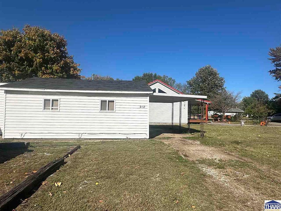 2nd image of 916 Kussner St