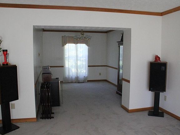 5th image of 1110 Summer Hill Cir
