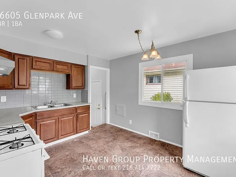 16605 Glenpark Ave — Photo 9