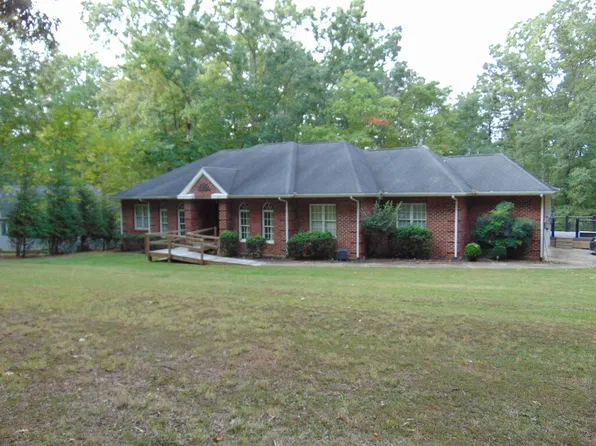 426 Hazelnut Dr, Clarksville, VA 23927