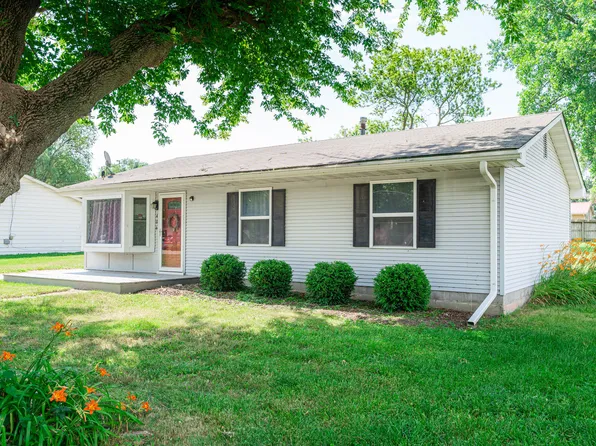 406 Hillcrest Ave, Rochelle, IL 61068