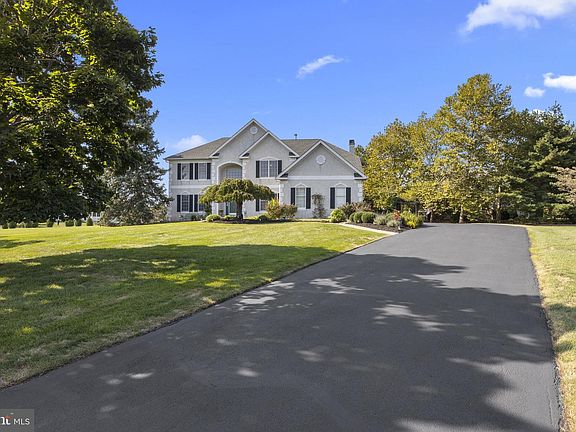 4th image of 2057 Silverwood Dr