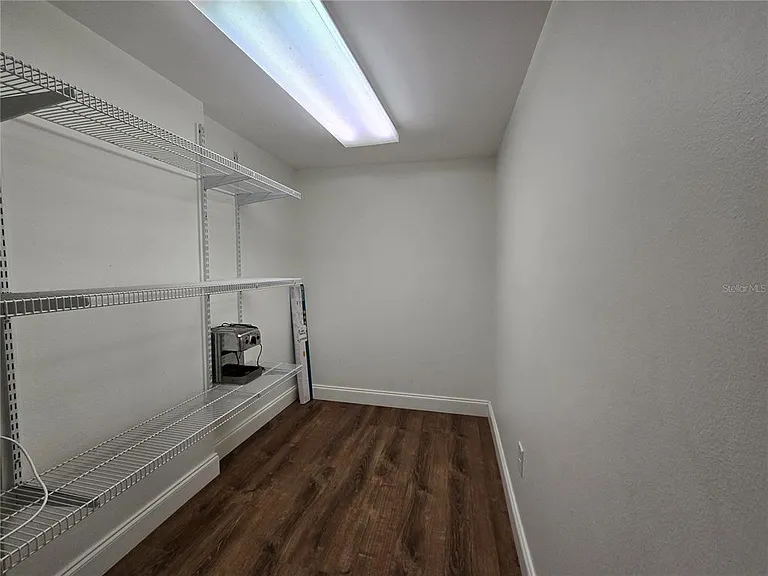 300 Cypress Creek Cir — Photo 24