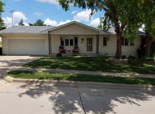 1662 Lucy Dr, Dubuque, IA 52002