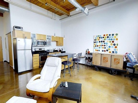 2nd image of 120 Holmes St Unit 303