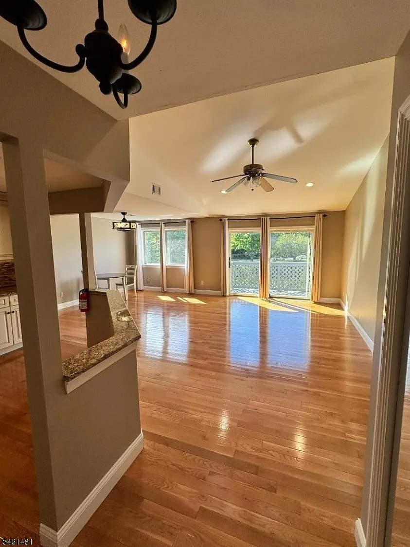 2 bed, 2.0 bath, 1213 sqft, $3,000 — Photo 4