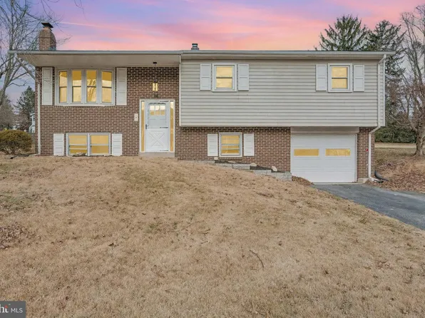404 Erdman Dr, Dauphin, PA 17018