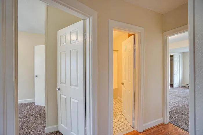 944 Dale St — Photo 12