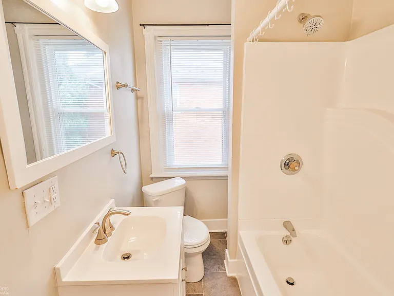 421 Union St — Photo 28