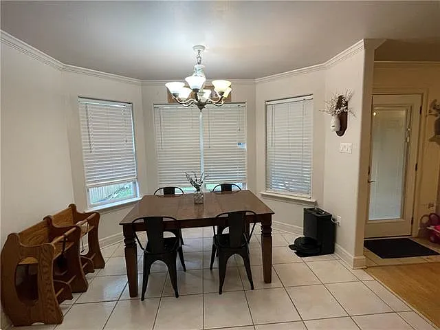 2304 McNamara St — Photo 3