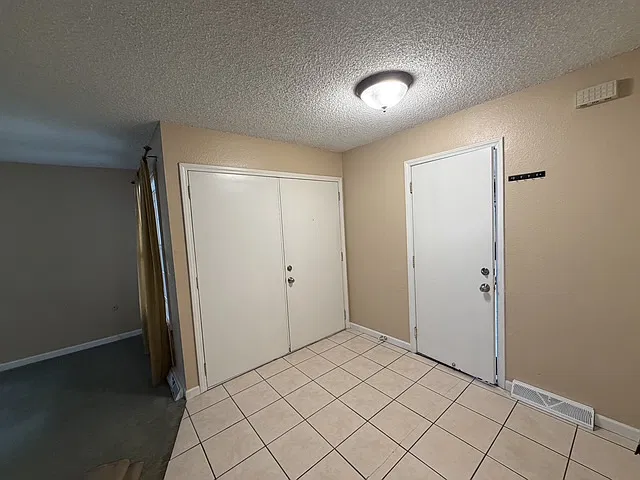 2863 S Xanadu Way — Photo 2