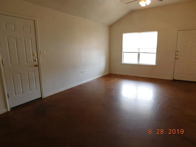 1202 Cavalry Ln #B — Photo 6